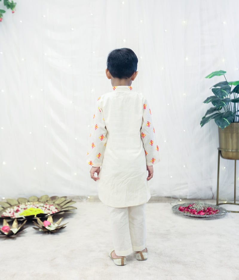 Manufactured by FAYON KIDS (Noida, U.P) Offwhite Phulkari Kurta Set