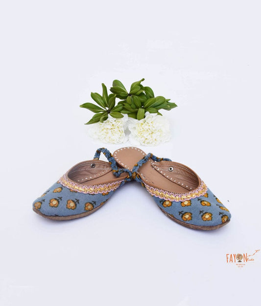 Fayon Kids Grey Printed Jutti for Girls