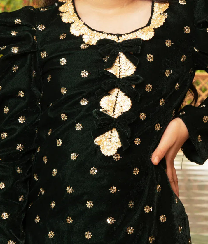 Luxe Green Boti Velvet Kurti Salwar Set