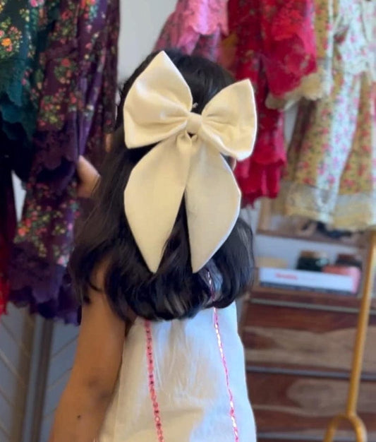Manufactured by FAYON KIDS (Noida, U.P) Offwhite Bow Clip for Girls