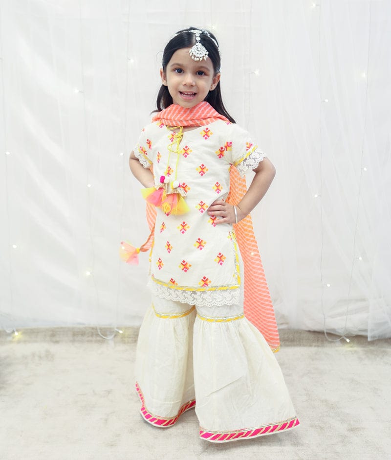 Manufactured by FAYON KIDS (Noida, U.P) Offwhite Phulkari Kurti Set