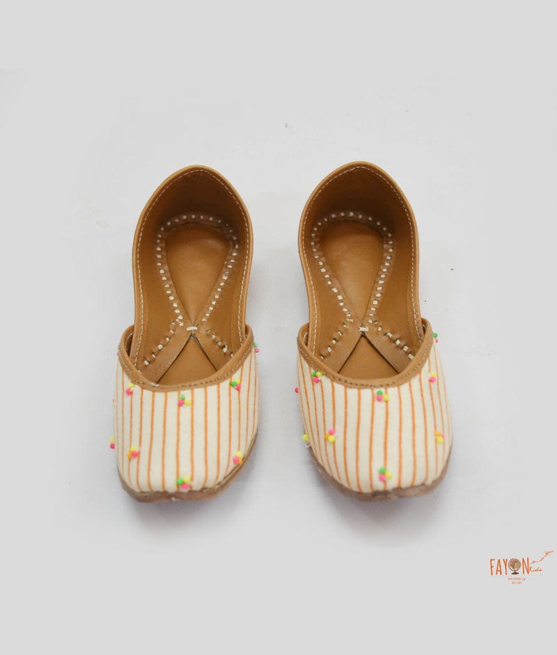 Fayon Kids Off white Printed Jutti for Girls