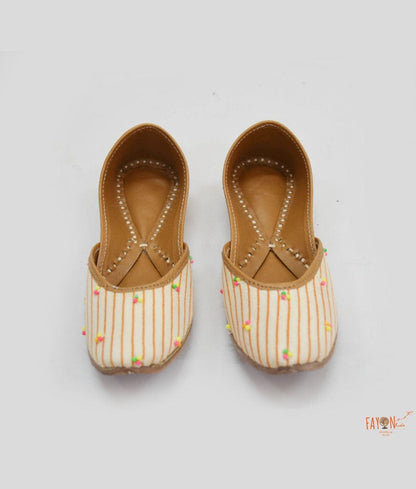 Fayon Kids Off white Printed Jutti for Girls