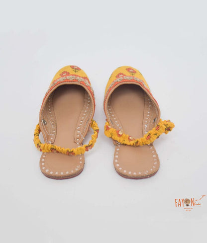 Fayon Kids Yellow Printed Jutti for Girls